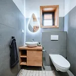 Zrub Azarka S Virivkou A Saunou Alpstuga *