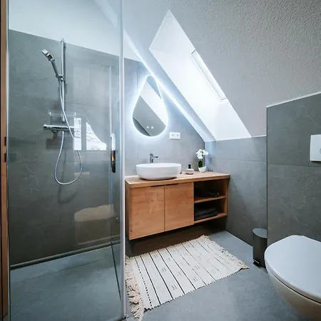 Zrub Azarka S Virivkou A Saunou 木屋