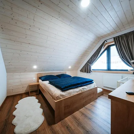 Zrub Azarka S Virivkou A Saunou *