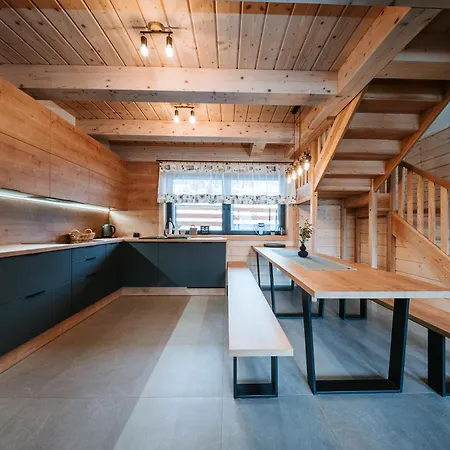 Zrub Azarka S Virivkou A Saunou