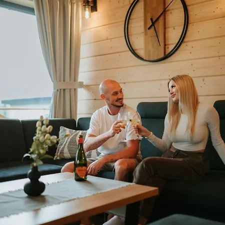 Azarka Chalet Benus