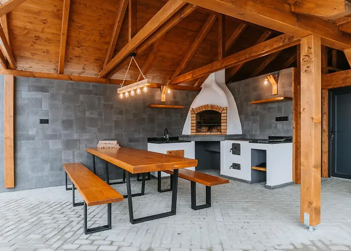 Zrub Azarka S Virivkou A Saunou شاليه *