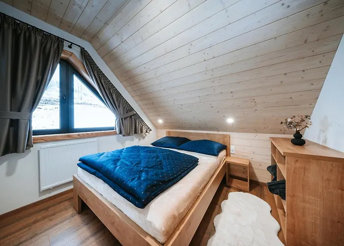 Zrub Azarka S Virivkou A Saunou