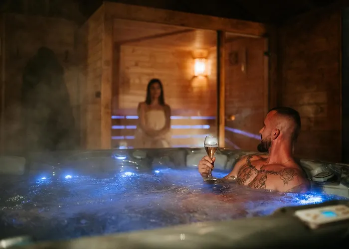 Zrub Azarka S Virivkou A Saunou