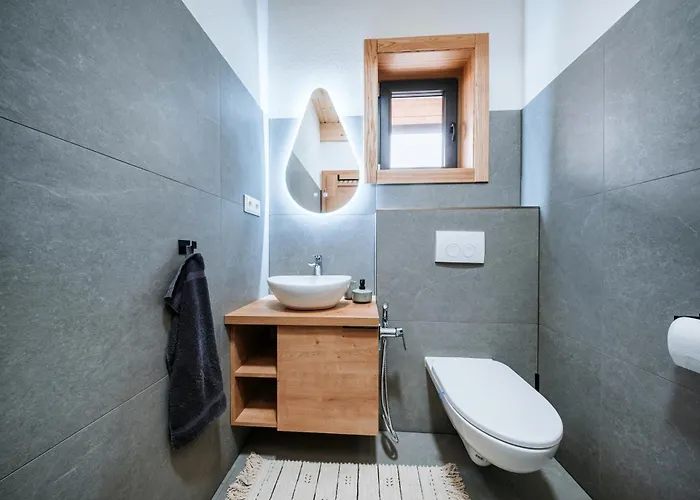 Zrub Azarka S Virivkou A Saunou شاليه *