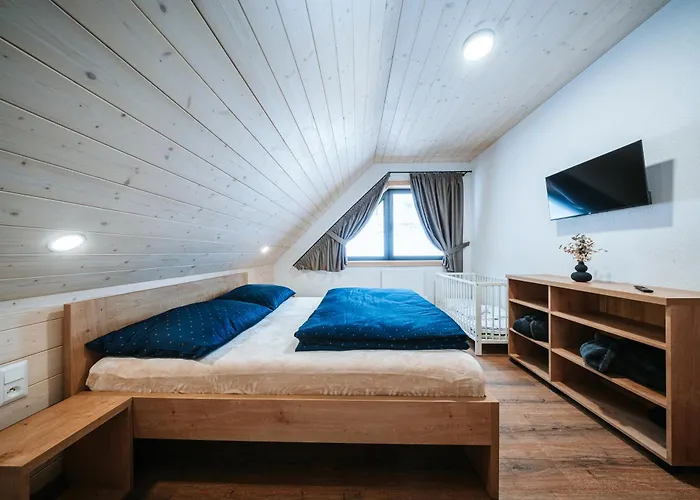 Zrub Azarka S Virivkou A Saunou شاليه