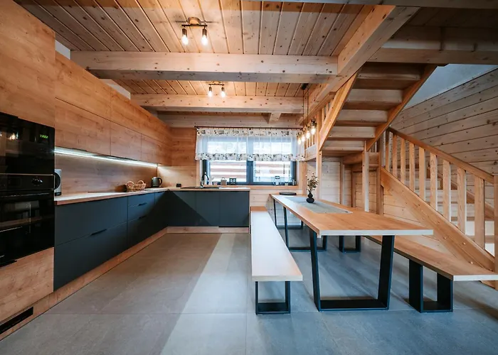 Zrub Azarka S Virivkou A Saunou