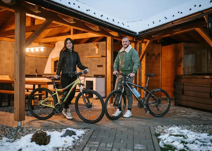 Zrub Azarka S Virivkou A Saunou شاليه